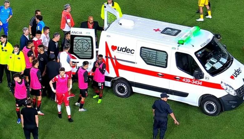 Pánico en el fútbol: suspenden el partido de Boca y Estudiantes porque Javier Altamirano convulsionó