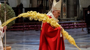 El Papa Francisco celebró la misa del Domingo de Ramos en presencia de unos pocos fieles