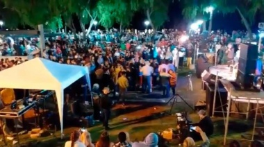 Mientras se agregan restricciones, la política sigue de fiesta