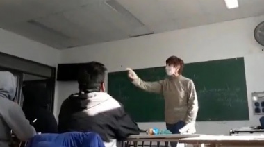 Una docente, con evidente desequilibro psíquico, adoctrinaba y los alumnos no le creían