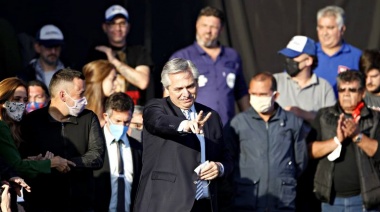 Alberto Fernández siempre pegado a los problemas: Clausuraron el estadio de Nueva Chicago por exceder el aforo permitido