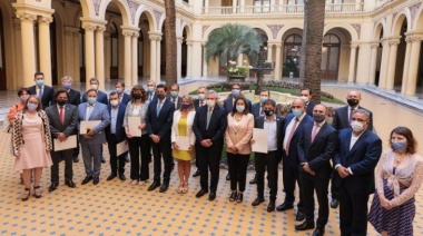Alberto Fernández firmó el Consenso Fiscal 2022 y que se jodan los que tienen que pagar