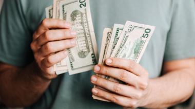 ¡Efecto Batakis! El dólar libre saltó de $239 el viernes a $270 en el arranque de la apertura de los mercados… ¡Y vuela, vuela!