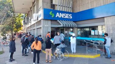 Ajuste fiscal a los jubilados y las provincias, pero suben las transferencias a empresas públicas y el gasto social