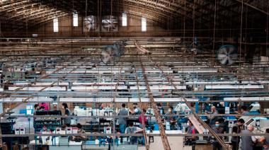 La planta del Grupo Dass, que fabrica zapatillas Nike, frenó su producción por falta de insumos importados