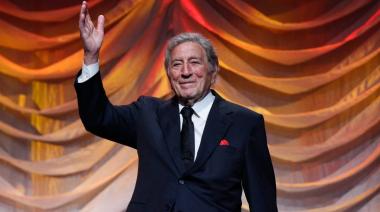 Hasta Sinatra decía que cantaba mejor que él: a los 96 años se fue de gira Tony Bennett
