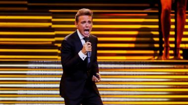 Hablan de dobles, pero no juega al básquet: Luis Miguel está en la Argentina y sus fans deliran en el Movistar Arena