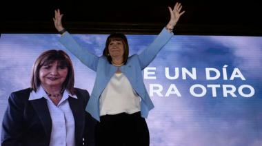 Patricia Bullrich presentó su libro "De un día para el otro" y estuvo acompañada por Mauricio Macri y HRL, entre otros