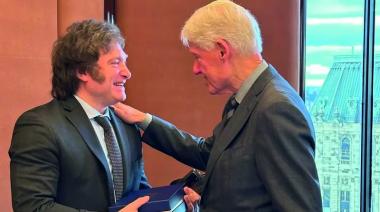 En New York, Javier Milei expuso su programa de Gobierno ante Bill Clinton y Chris Dodd