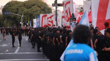 Los arrean, provocan, escupen, arrojan piedras, buscan que los repriman... y luego se victimizan