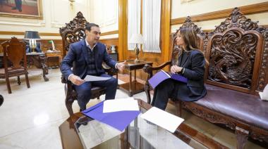 Corrientes en decadencia: el teatro Juan de Vera, un emblema de la cultura correntina, será dirigido por Lourdes Sánchez… Moraleja: falta que Tinelli dirija el Colón…