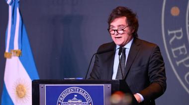 Luego de la aprobación definitiva de la Ley Bases, Milei dijo: “Ya pasó la etapa del déficit cero… Ahora vamos a la emisión cero y luego se viene el cambio de régimen monetario”