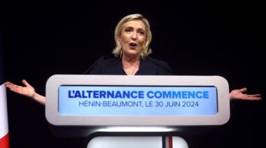 Derechazo en Francia: para Macron que lo mira por TV... Marine Le Pen se impuso ampliamente en las legislativas y ahora va por la mayoría absoluta el 7 de julio