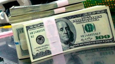 ¡Se recalienta el blue y en poco tiempo pasó de menos de $1.000 a más de $1.400! ¿Devaluación encubierta?