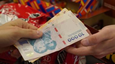 El Gobierno Nacional decretó un aumento del salario mínimo: pasará a ser de $254.231,91