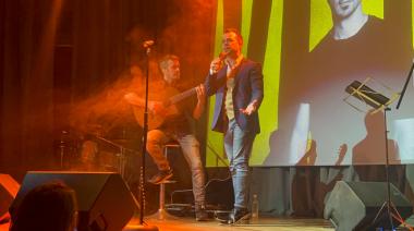 El galardonado cantante Fran Brunetta deslumbró en la noche de Palermo