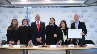 Otorgan el Diploma de Honor del Senado, a la Confederación de la Sociedad Civil