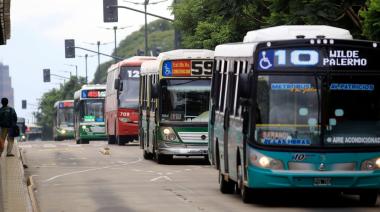 Javier Milei y Jorge Macri firman hoy el traspaso de 31 líneas de colectivos a la Ciudad