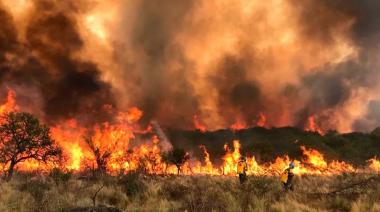 Córdoba: continúan los incendios y las llamas cortaron la ruta que va a Carlos Paz
