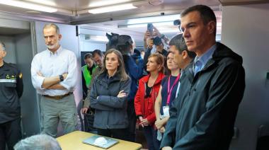 Valencia: ¡Lo Rajoi a Sánchez! El presidente de España fue insultado en su recorrida por la zona de catástrofe