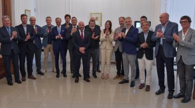 Pettovello anunció la creación de Centros de Familia en el Conurbano, en medio de un encuentro con empresarios y sindicalistas de la CGT