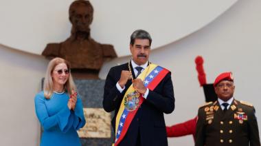 Tras 25 años, Venezuela continúa cooptada por la narco-dictadura que comenzó con Chávez: ante la Asamblea, juró Nicolás Maduro y extendió su mandato por seis años más