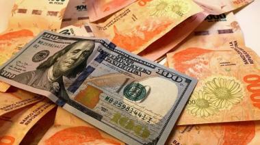 Cuestión de peso y de dólar: a partir de ahora, los comercios podrán exhibir sus precios tanto en pesos como en dólares