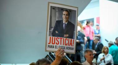 Muchos saben quiénes fueron: a 10 años de impunidad, la AMIA realizó un acto en homenaje al asesinato de Alberto Nisman
