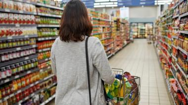 Según el INDEC, las ventas en supermercados cayeron un 11% durante el 2024