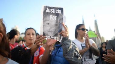 ¡Asesinato de la nena de 7 años en La Plata! Todos contra Kicillof y Alak: en medio de la marcha, destrozaron parte del edificio municipal