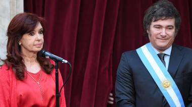 Pensar que sí ella devolviera la que se llevaron, no faltarían dólares… CFK volvió a criticar a Milei por el acuerdo con el FMI: “Estás con el agua al cuello porque te faltan dólares”