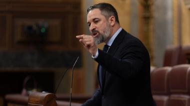 España: diputados de Vox intiman a Pedro Sánchez, para que el PSOE devuelva lo que se gastó en “putas, cocaína y saunas”