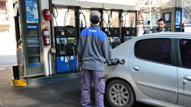 Una buena cuando todo sube: YPF anunció que a partir del 1 de mayo bajará un 4% el precio de sus combustibles