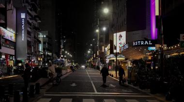 Prende y apaga: un corte de luz afectó a la zona de los teatros de calle Corrientes y cerca de 6.000 usuarios se quedaron sin luz