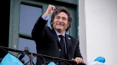 "Nos van a salir dólares por las orejas”, así se expresó un optimista Javier Milei antes de viajar a Estados Unidos