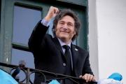 "Nos van a salir dólares por las orejas”, así se expresó un optimista Javier Milei antes de viajar a Estados Unidos