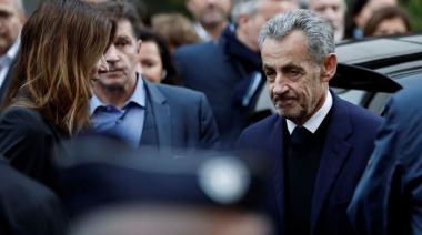 Francia: acompañado por su familia, el ex presidente Nicolás Sarkozy ingresó a la prisión La Santé, donde cumplirá su condena de cinco años