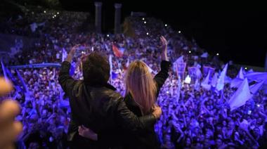 Javier Milei cerró su campaña en Rosario y aseguró que “a partir del domingo, va a cambiar en serio la Argentina”