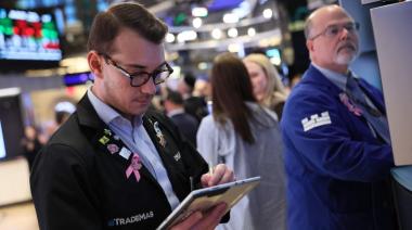 ¡Señales! Tras el triunfo de LLA en todo el país, bajó el dólar, las acciones argentinas crecen hasta un 50% y el riesgo país bajó 400 puntos