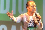 Peretta puso su bus para trasladar la gente a su trabajo