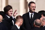 Milei no viajó a Roma y se pierde la entronización del papa León XIV, por apuntalar a Adorni