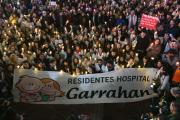 La Noche de las Velas: los médicos del Garrahan se manifestaron en el Obelisco