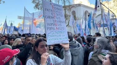 Quisieron reeditar un 17 de octubre y apenas fue un 8 y medio… Acudieron unos 120.000 militantes prepagos: los gobernadores y los intendentes, brillaron por su ausencia