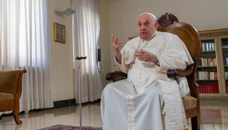 Vaticano: El Papa Francisco revisaría la disciplina del celibato de los sacerdotes