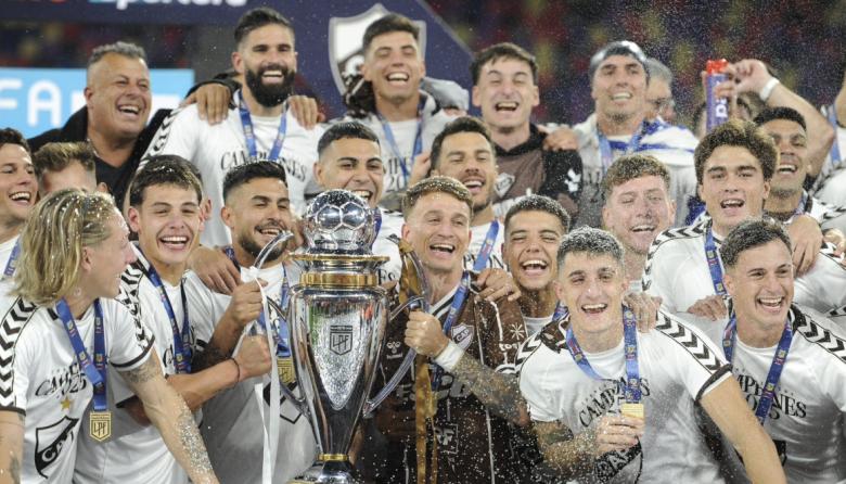 Deportes: el Calamar se consagró campeón por primera vez en su historia