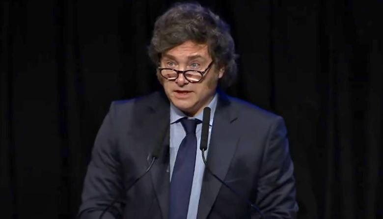 "Van a terminar todos presos”; en el primer round de campaña en la provincia de Bs. As., el presidente Javier Milei fue con los tapones de punta contra Kicillof y su banda