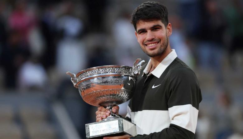 Tenis de primera: Carlos Alcaraz venció a Jannik Sinner en una final épica y se consagró en Roland Garros
