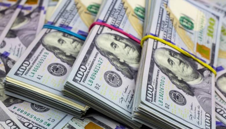 El dólar sube tras el fallo de YPF: tras el histórico error kirchnerista, el dólar oficial trepó a $1.235