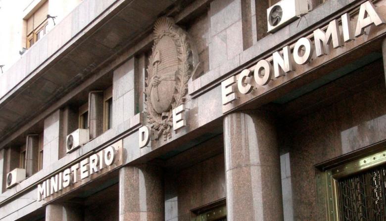 Semáforo amarillo: la Secretaría de Finanzas informó que un junio, la deuda pública creció 4.336 millones de dólares