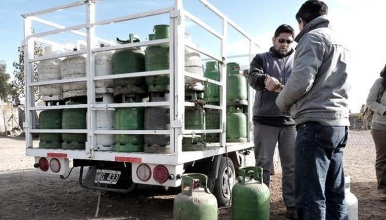 En plena ola polar, Sturzenegger anunció la liberación de los precios de las garrafas